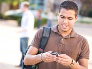 Cellphone use puts pedestrians off-balance